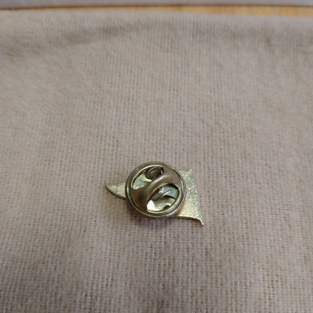 希少ルイヴィトンカップ ラペルピンバッジ - メルカリ