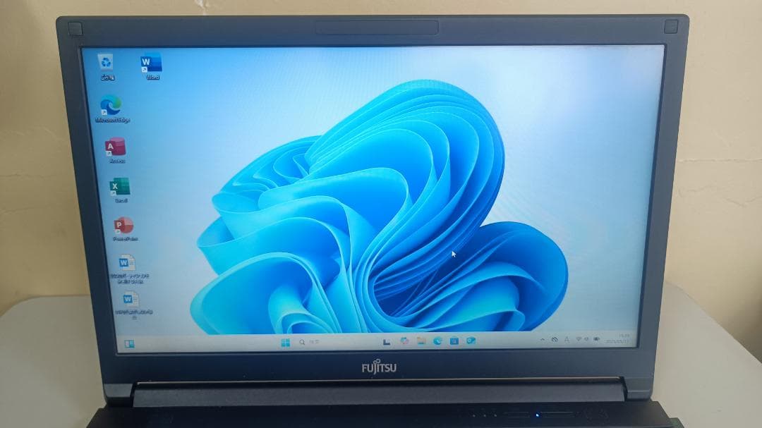 美品ノートパソコンFUJITSU第八世代Corei5 SSD256G メモリ8G - メルカリ