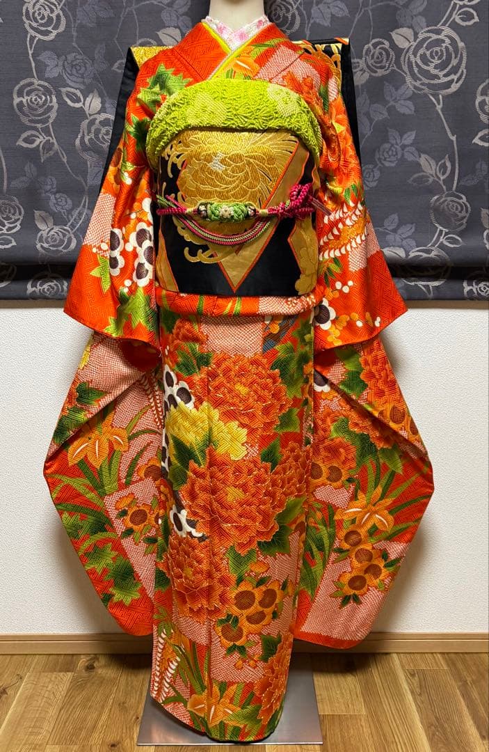 正絹振袖フルセット★金駒刺繍★大輪花紋様★オレンジ色 豪華 振袖 雲取り花文様 金駒刺繍 金彩 正絹 – MIYABI - REUSE KIMONO