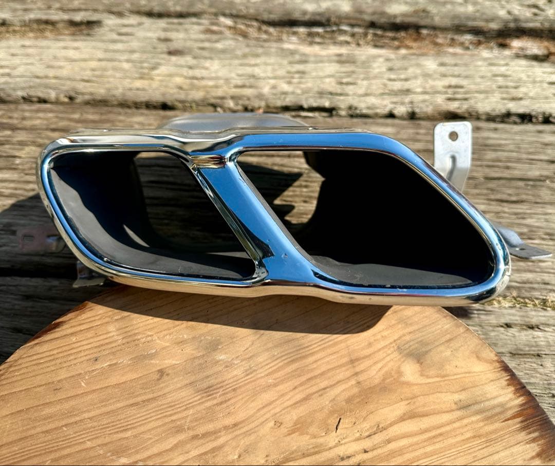 ボルボV60 純正 ダブルー体型テールパイプデイフューザー マフラーカッター