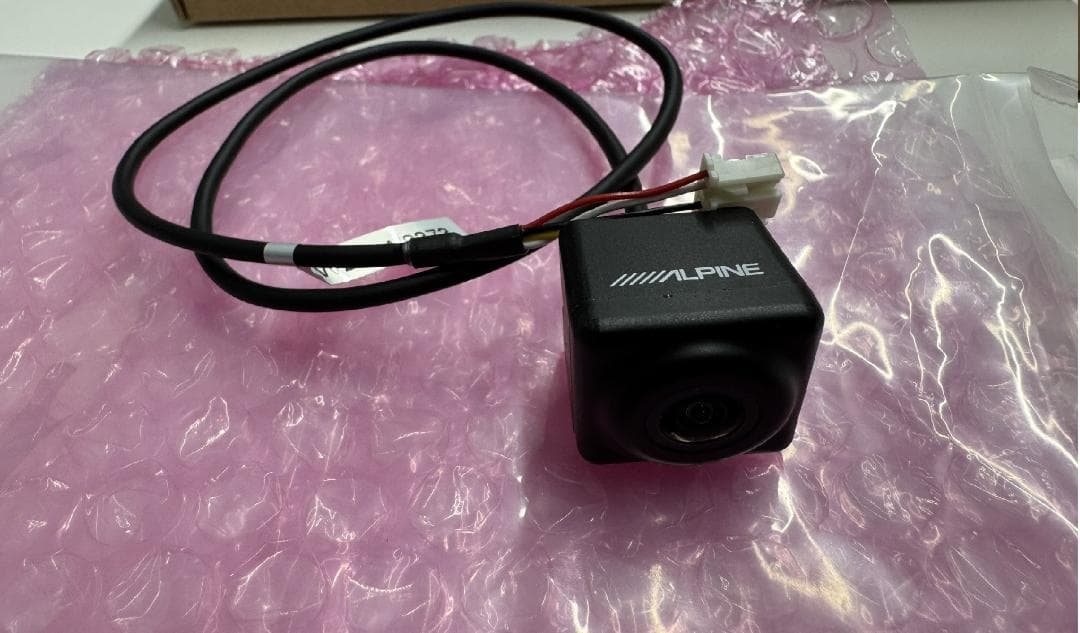 アルパイン バックカメラ HCE-C1000D 取り付け金具付き新品です。 A4