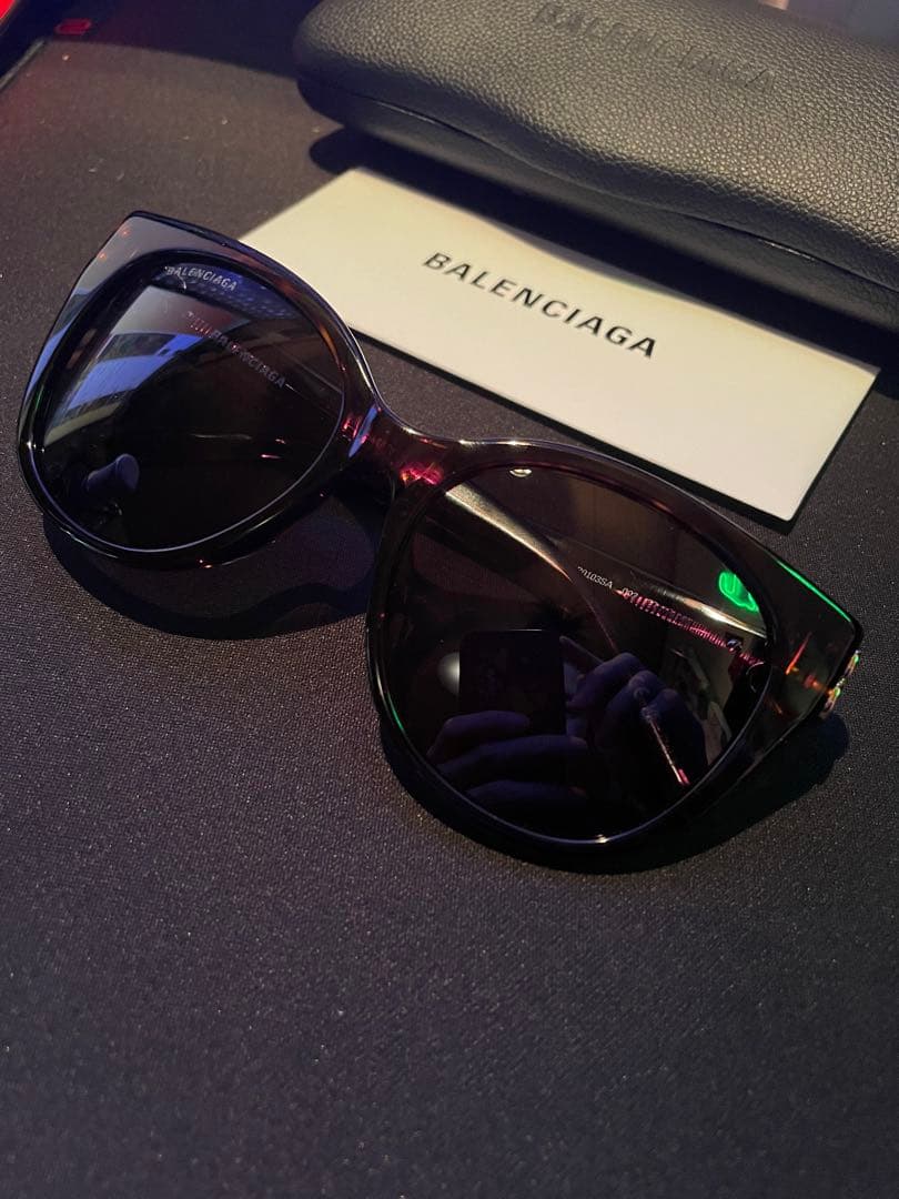 BALENCIAGA サングラス 今回は”BALENCIAGA “の新作のご紹介です♪ BALENCIAGA と言えば