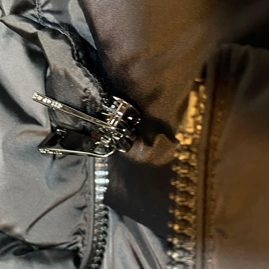 はるちー様専用モンクレール ファーフード付きダウンベスマットな黒