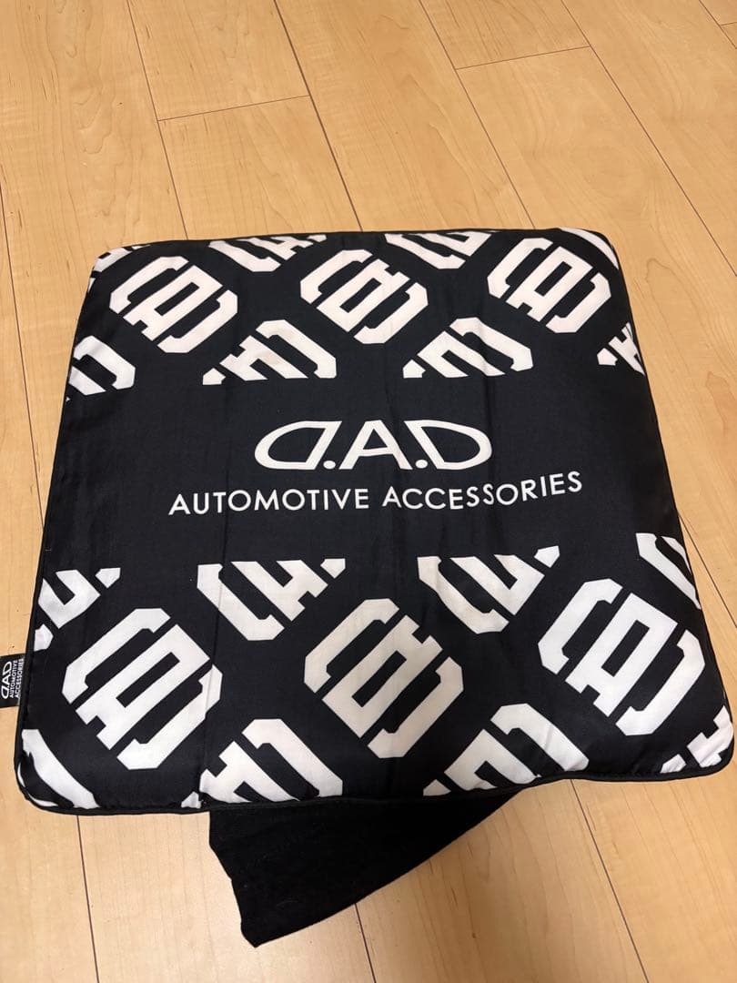 ミキ　D.A.D シートクッション ブラック/ホワイト D.A.D もふもふクッション ブラック/ホワイト (1枚入) HA727-01