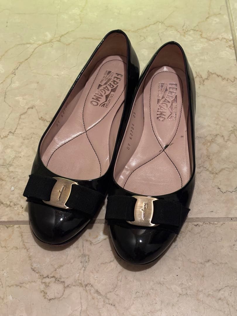 Ferragamo ブラック フラットシューズ 6 1/2 ♢Ferragamo♢フラットシューズ☆正規品・関税込☆ (FERRAGAMO