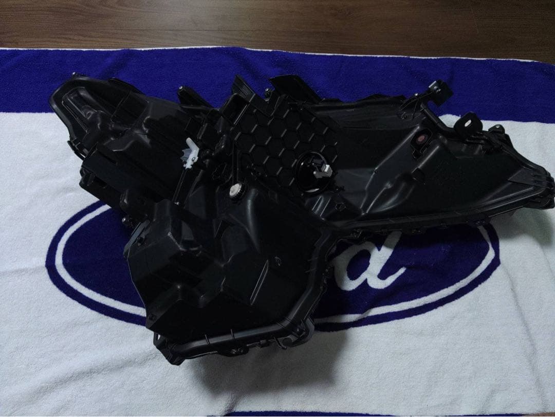 クラウン スポーツ AZSH36W 左 ヘッドライト KOITO 30-483 - メルカリ