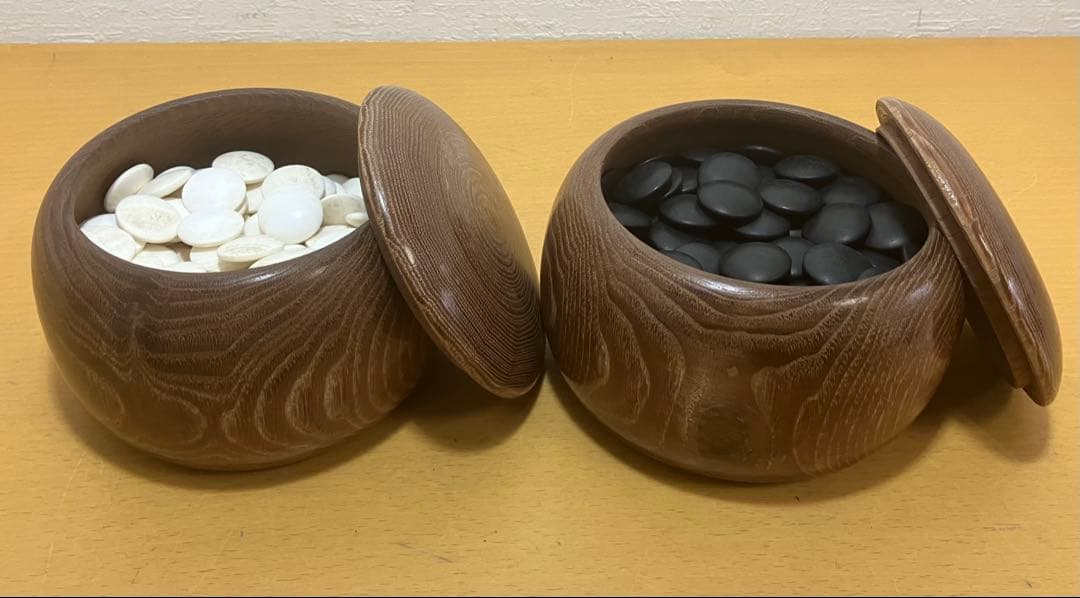 高級】蛤碁石 那智黒石 セット 木製碁笥付き 囲碁道具 - メルカリ
