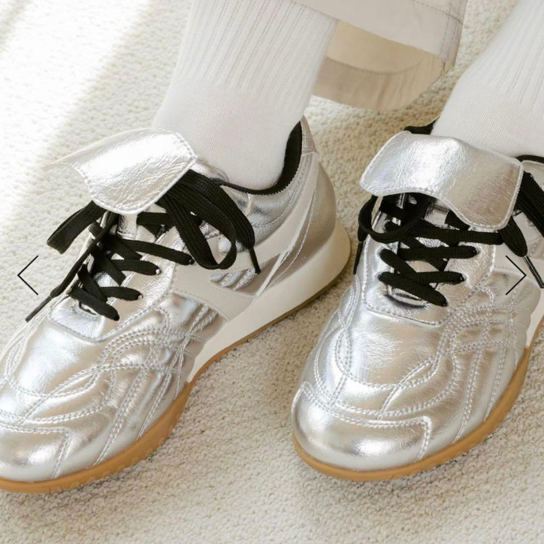 nico and… オリジナルフラップ付きスニーカー シルバー(L) - メルカリ