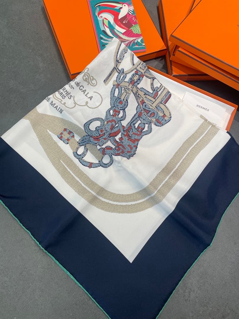 【お値下げ】HERMÈS BRIDES de GALA スカーフ カレ90 Brides de Gala forever scarf 90 - Black | Hermès Canada
