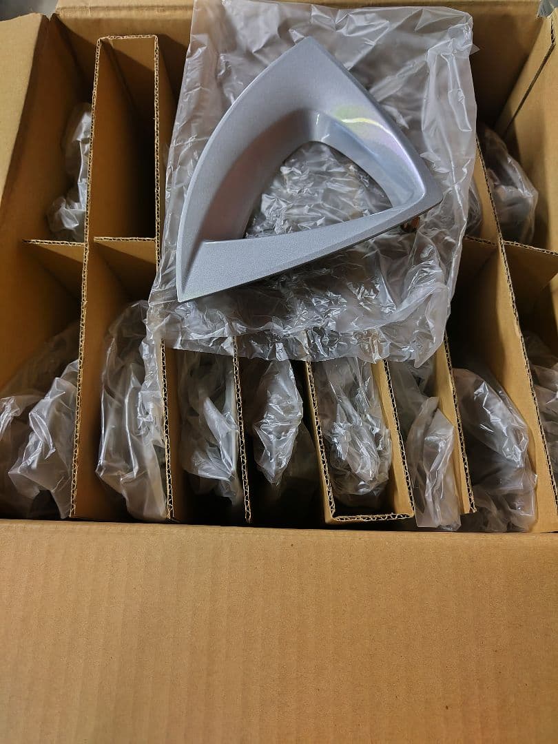 TOYOTAプリウス50系アクセントピース1台分純正品 プリウス アクセントピース ブラック 黒 1台分 50系 17インチ 純正