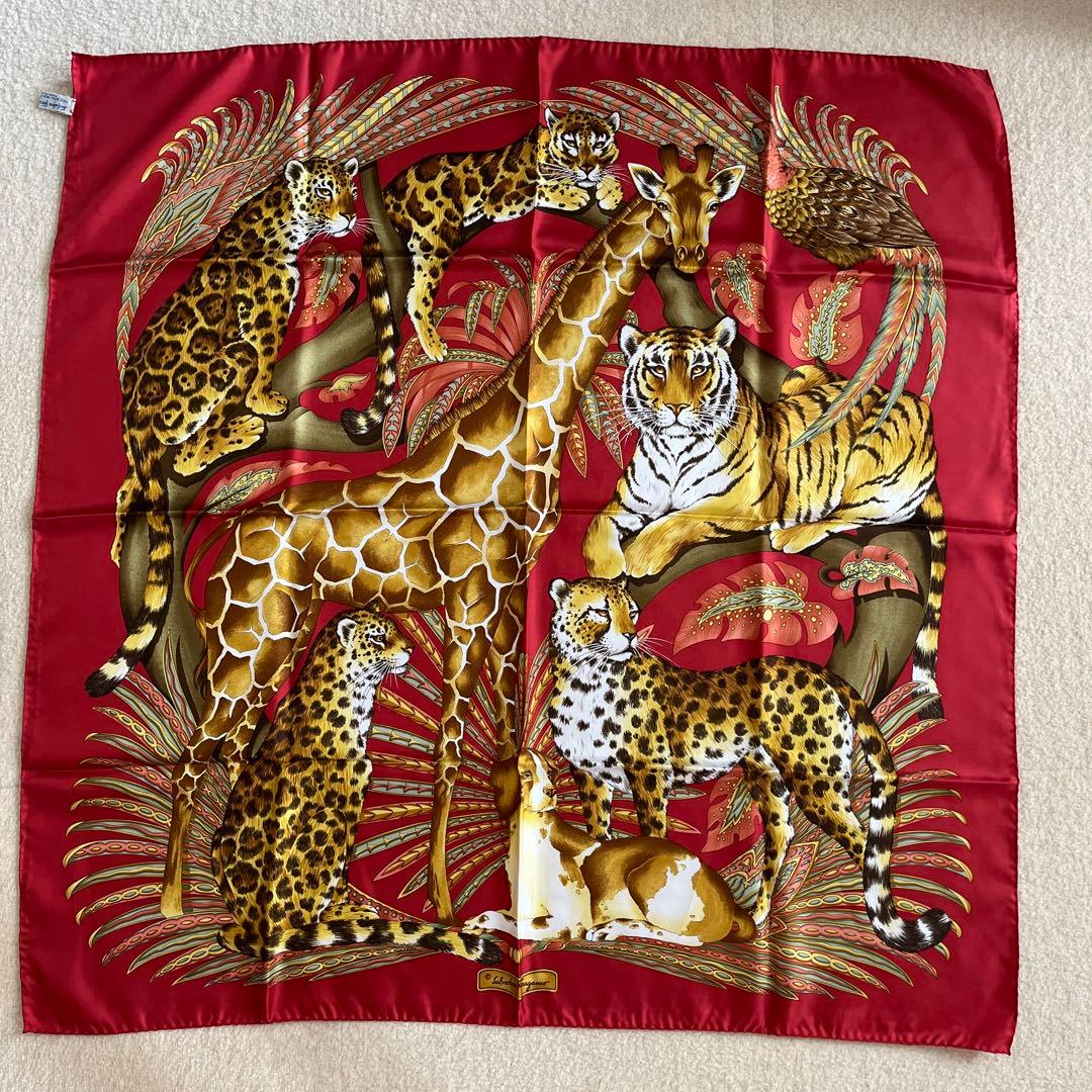 ferragamo 赤スカーフ　新品/未使用　シルク100% 85×85cm フェラガモ Salvatore Ferragamo/スカーフ 赤茶色 ヒョウ 動物 葉 大判