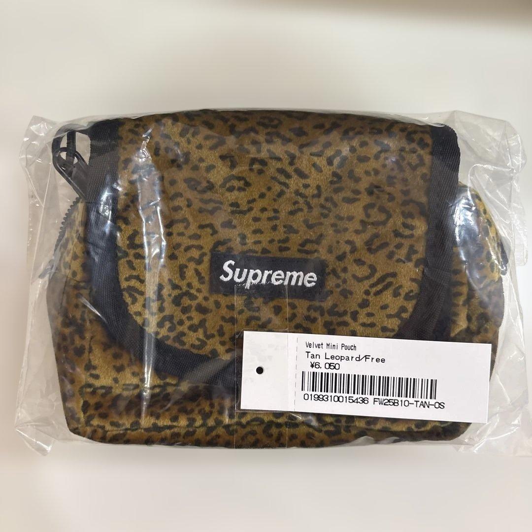 定価❗️Supreme Velvet Mini Pouch - メルカリ
