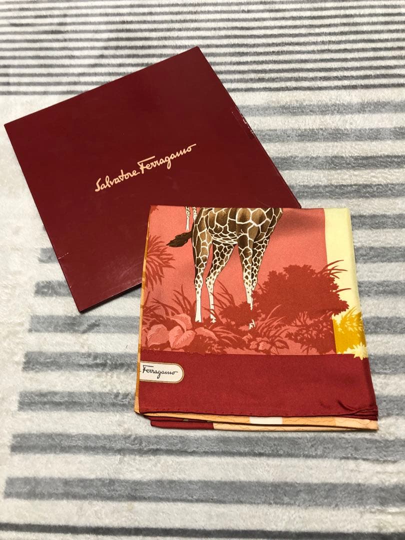 Salvatore Ferragamo シルクスカーフ シルクスカーフ - ウィメンズ | Ferragamo