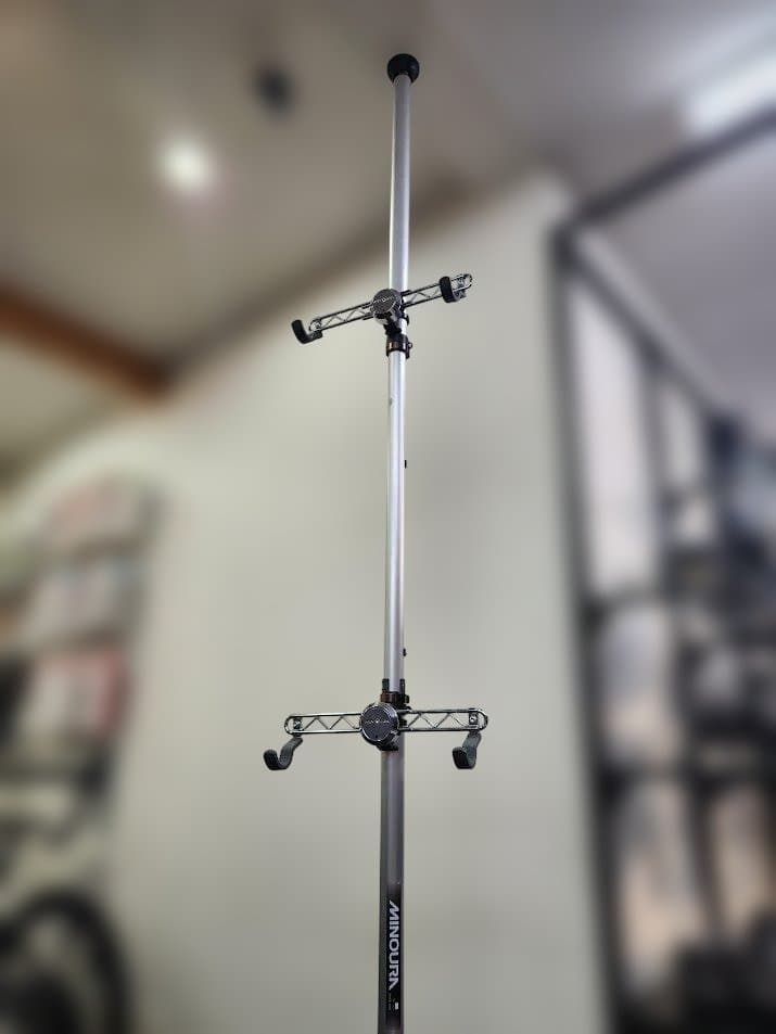 ミノウラ　バイクタワー　20 D 　中古品 ミノウラ バイクタワー 20D 天井突っ張りポール式 収納 展示スタンド