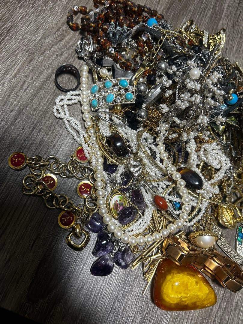 遺品整理 生前整理 アクセサリーまとめ - メルカリ