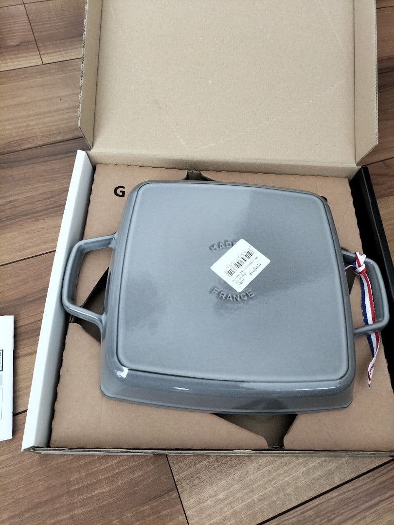staub ビュアグリル　スクエア　グレー23センチ Amazon｜staub ストウブ 「 ピュアグリル スクエア グレー 23cm
