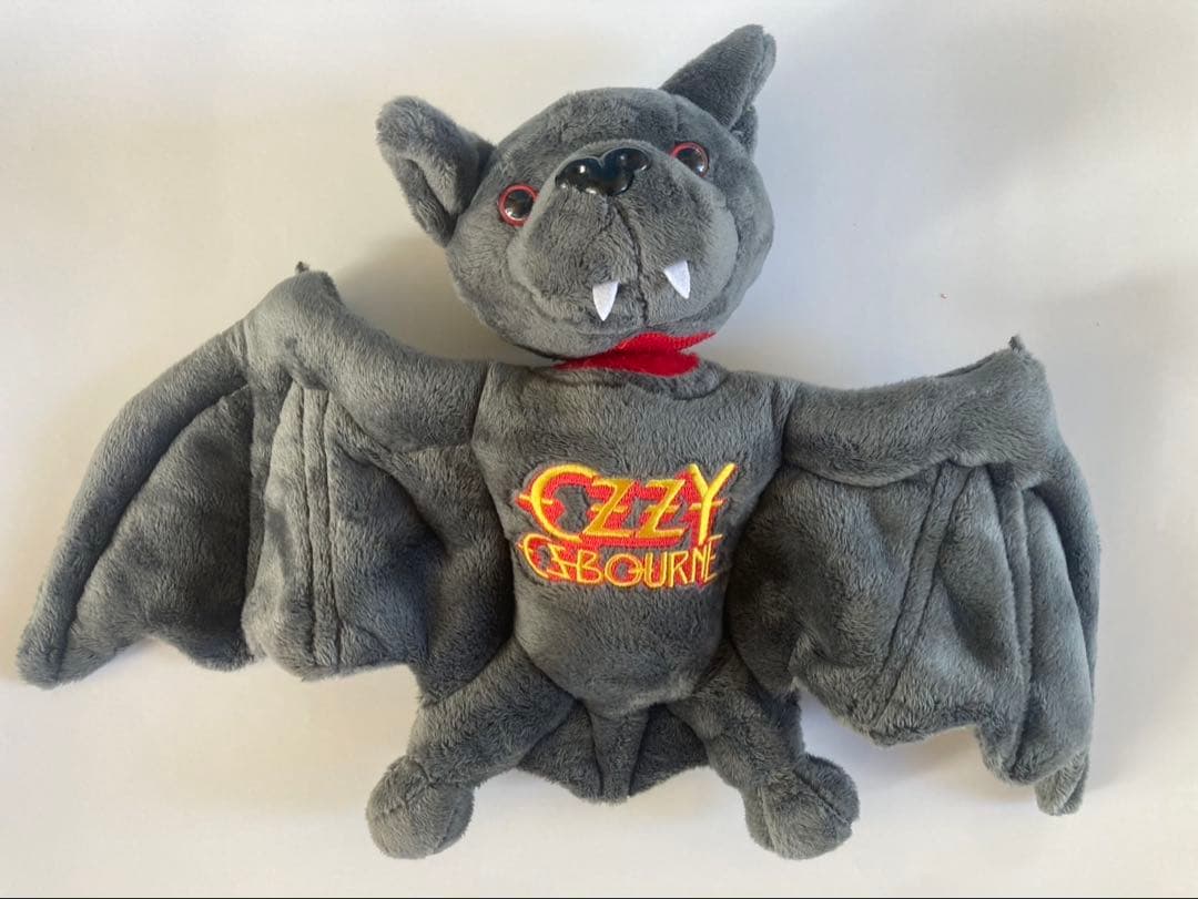 OZZY OSBOURNE コウモリぬいぐるみ - メルカリ