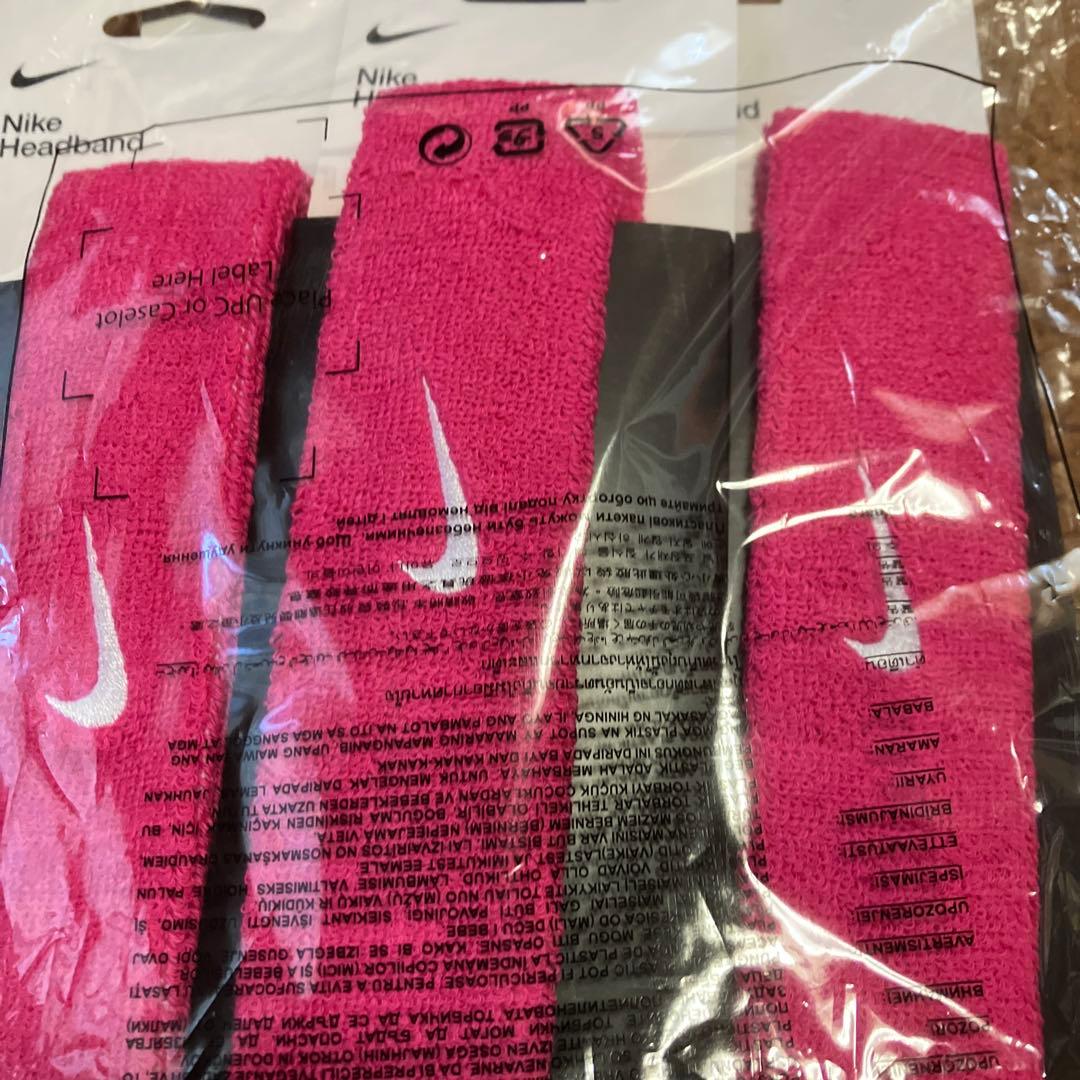 値下げ　Nike ヘッドバンド ピンク OSFM３０枚 クリスマスプレゼント等に NIKE（ナイキ） ヘアバンド スウッシュ ヘッドバンド ビビッドピンク