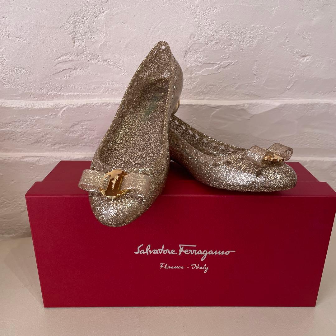 【新品未使用】Salvatore Ferragamo JELLYバレエシューズ Ferragamo Nara Jelly Cutout Bow Ballerina Flats | Neiman Marcus