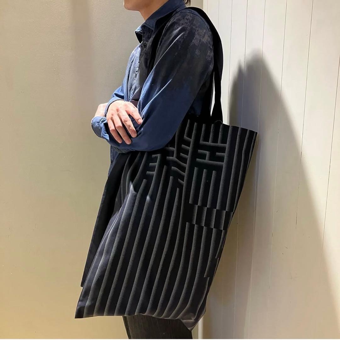 BLESS N° big tote bag PACKAGING SYSTEM BLESS Packaging System — Studio Manuel Raeder