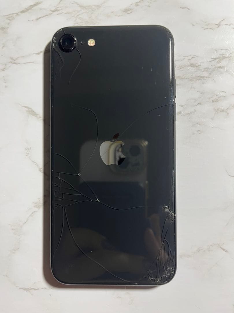 【値下げ中！】iPhoneSE（第二世代）　ブラック 64GB iPhoneSE 第2世代 64GB ブラック MX9R2J／A 国内版SIMフリー MX9R2J/A