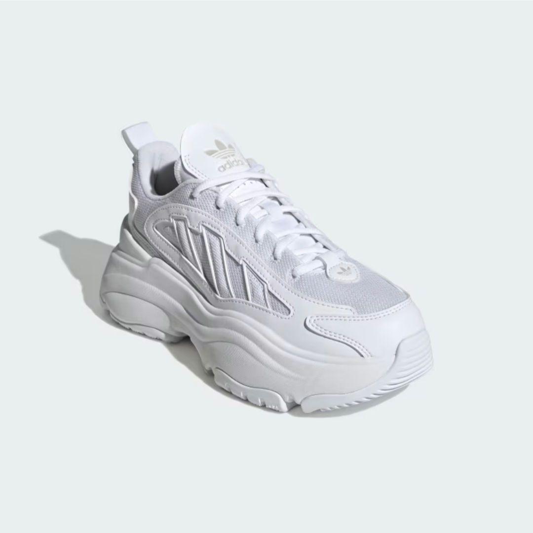 新品未使用　adidas OZGAIA W 24.0cm ホワイト