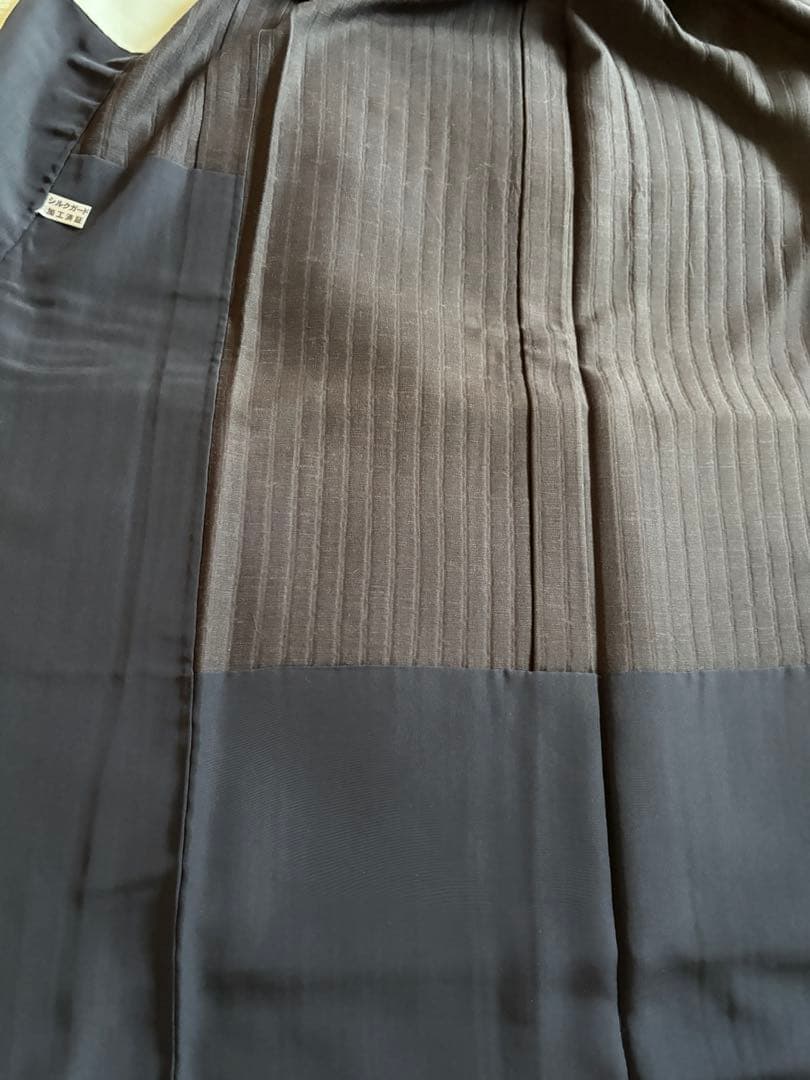 正絹 色無地 縦縞模様 胴抜き仕立て 黒紅色 - メルカリ