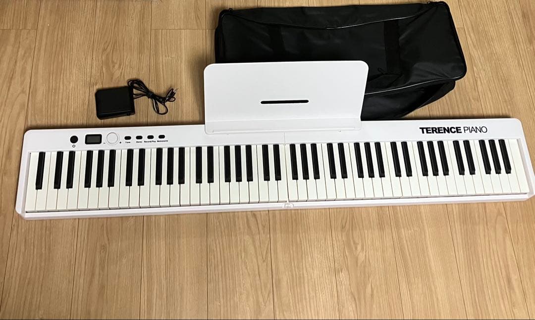 TERENCE PIANO 88鍵 ホワイト電子ピアノ - メルカリ