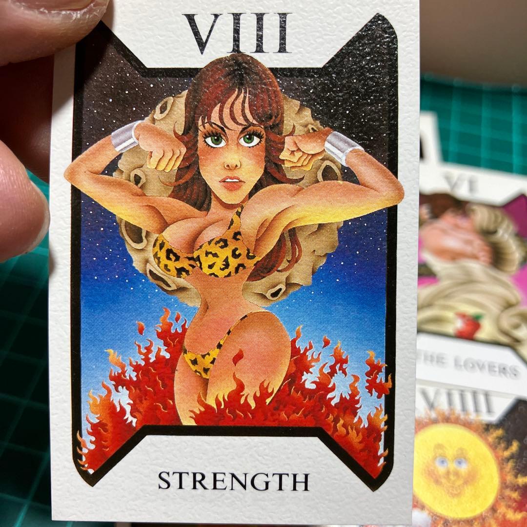 森永ハイクラウンチョコレート（ボックスタイプ）付属のタロットカード