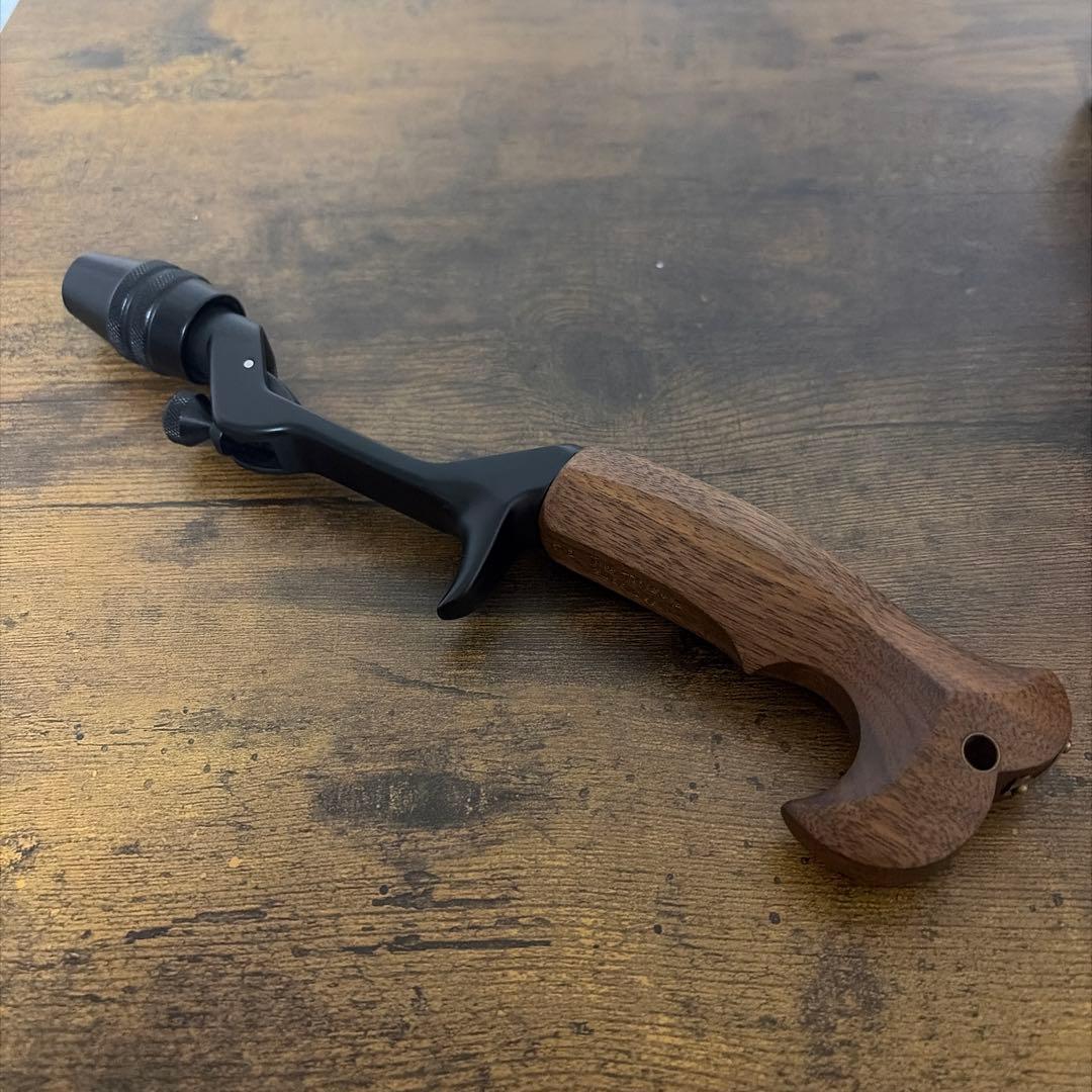 イーナンバープロダクツ（フィッシュテールグリップ） E-No Products『フィッシュテールグリップ/サムレスト』