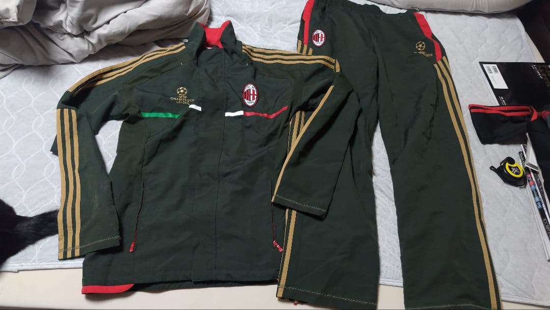 アディダス　11/12ACミラン　チャンピオンズリーグ用ウインドブレーカー ACミラン チャンピオンズリーグ ジャージ ウインドブレーカー｜Yahoo