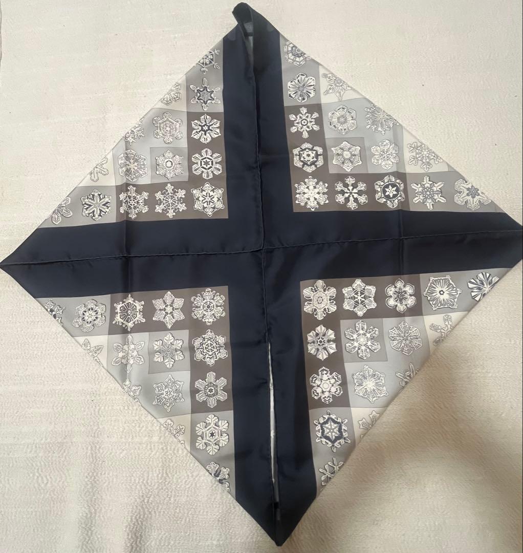 エルメス カレ90 FEUX DE L'HIVER 雪の結晶 グレー／ネイビー - メルカリ