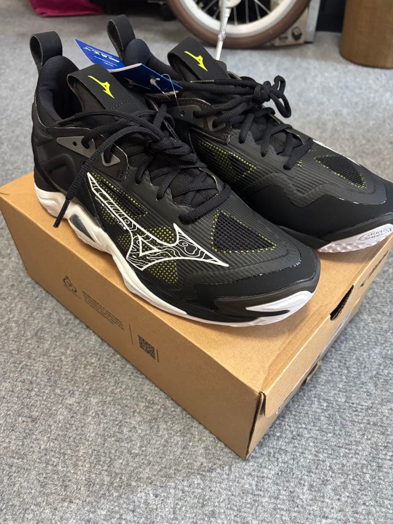 Mizuno Wave Momentum 3 28.0cm ブラック/イエロー