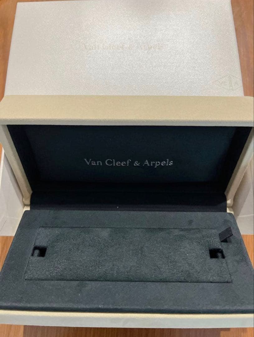 美品】ヴァンクリーフ&アーペル ブレスレット ケース 空箱 - メルカリ
