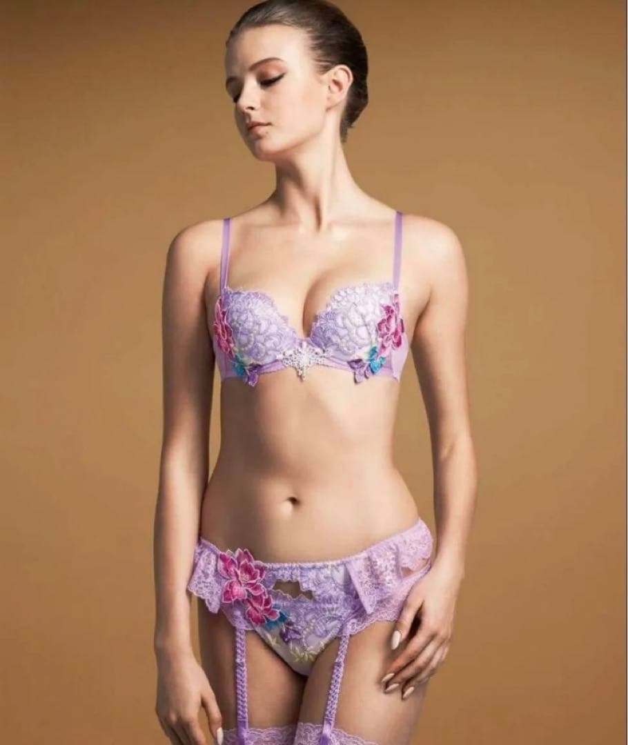 サルート　43 エジプト　セットアップ　E65 新品未使用品 エジプトロータスランジェリ～♡ サルート43group PUカラー | La