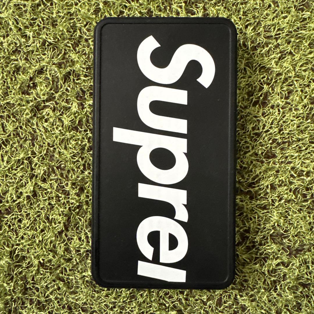 Supreme®/mophie® powerstation wireless - メルカリ