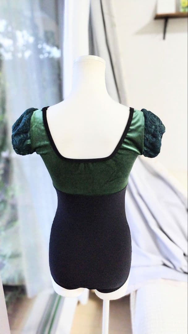 S～Mサイズ/ベロアとレースの深い緑がしっとりと高級感を醸し出す娘役レオタード