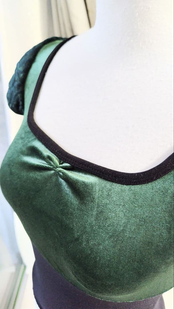 S～Mサイズ/ベロアとレースの深い緑がしっとりと高級感を醸し出す娘役レオタード