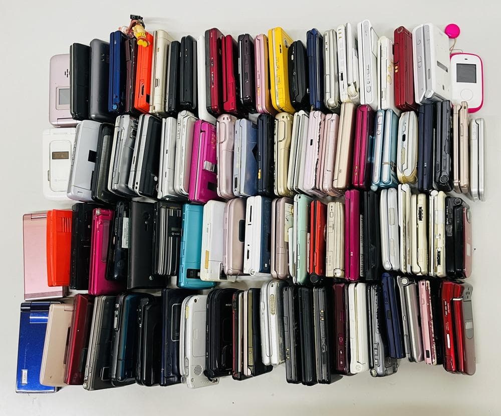 個◇ガラケー 約90台 まとめ ジャンク 携帯 部品取り 約11㎏ ジャンク品につき、部品取り用』ガラケー、スマホまとめ売り、中古