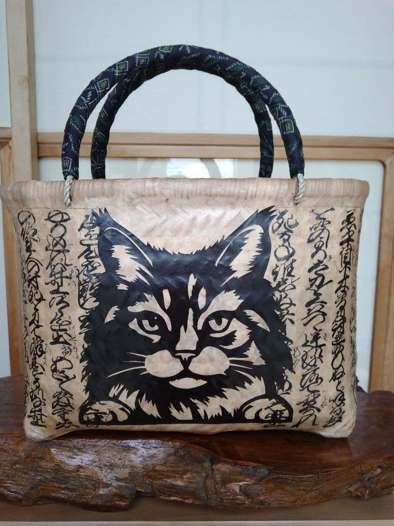 切り絵の一閑張り「強面の猫」 切り絵 おすわり猫ちゃん | Miyu工房 Paper Cutting