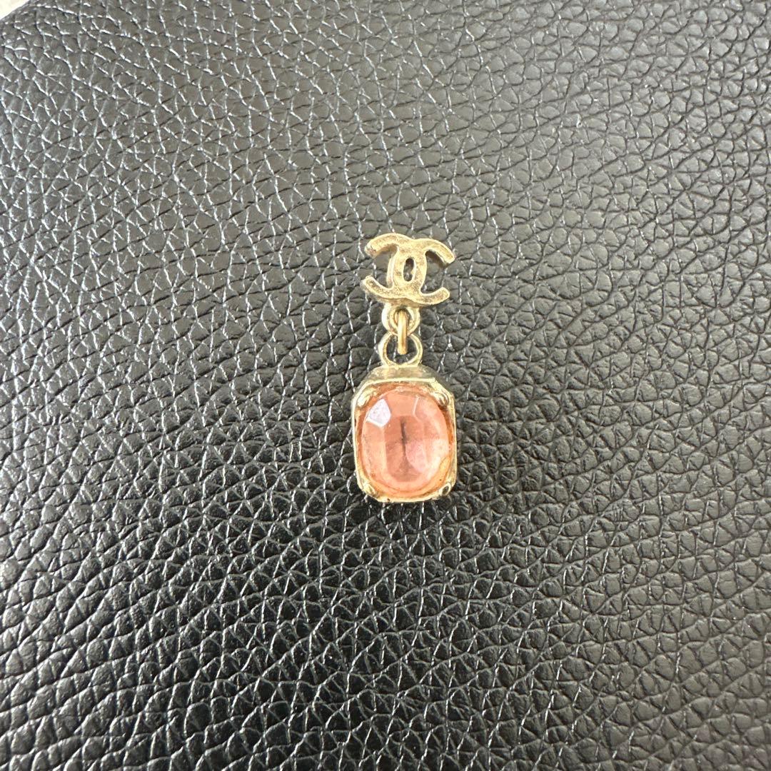CHANEL ピンク宝石付きピアス片耳 CHANEL（ピアス(片耳用)）のフリマアイテム一覧