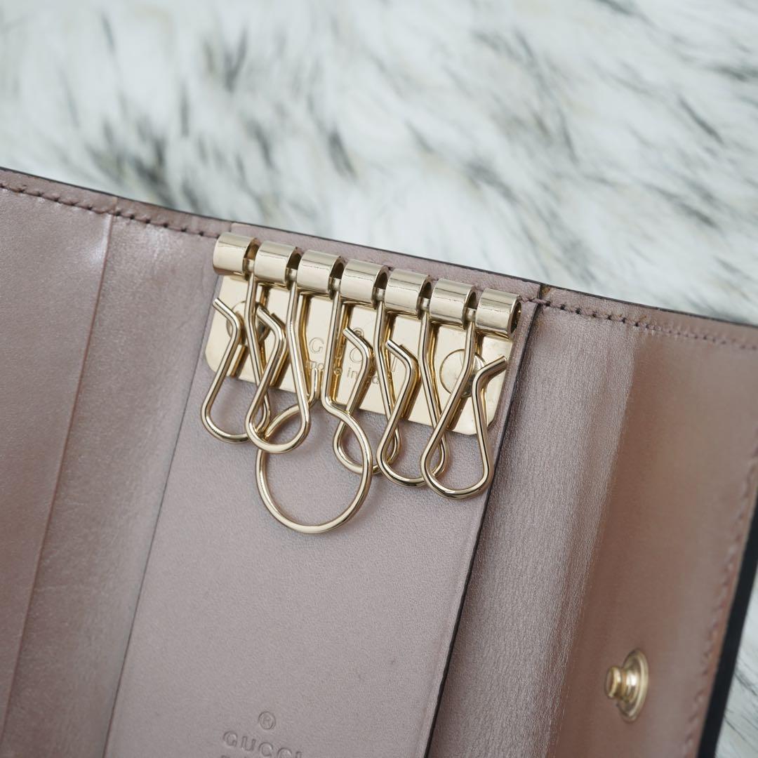 極美品 箱付き GUCCI グッチ キーケース マーモント ブラック×ピンク