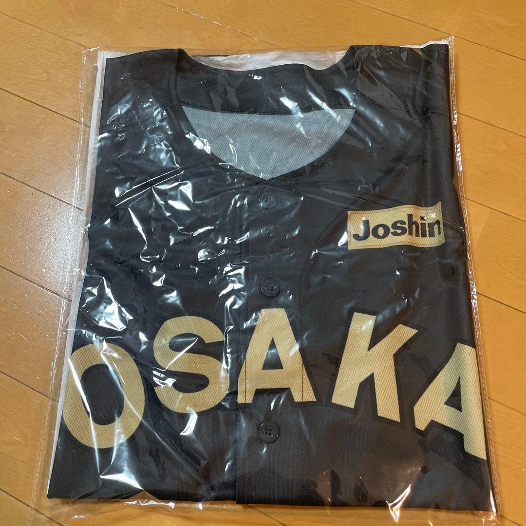 阪神タイガースユニホームOSAKA ひと際目を惹く、#阪神タイガース刺繍 のユニセットアップ 前から見て