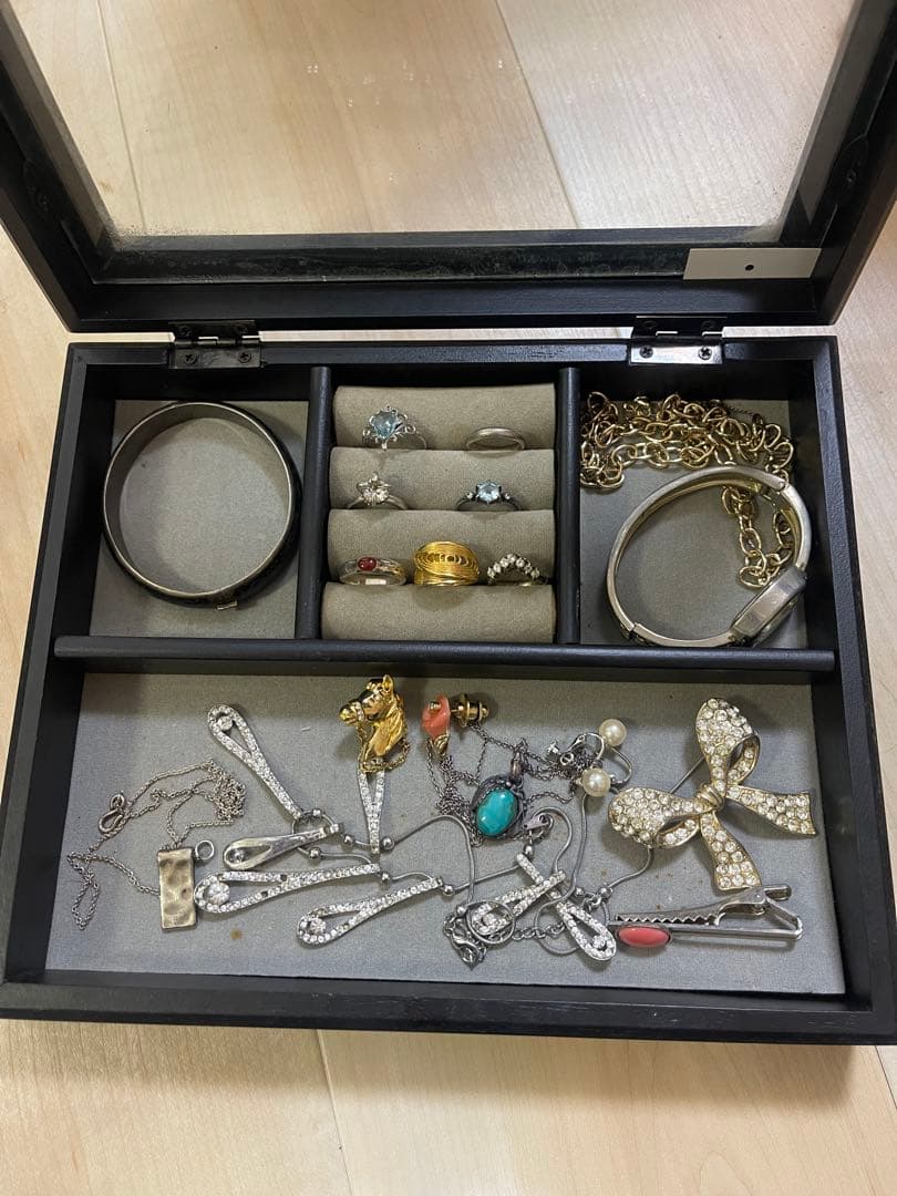 W*E様 遺品整理　生前整理アクセサリーまとめ売り 遺品整理 生前整理アクセサリーまとめ売り ネックレス リング - メルカリ