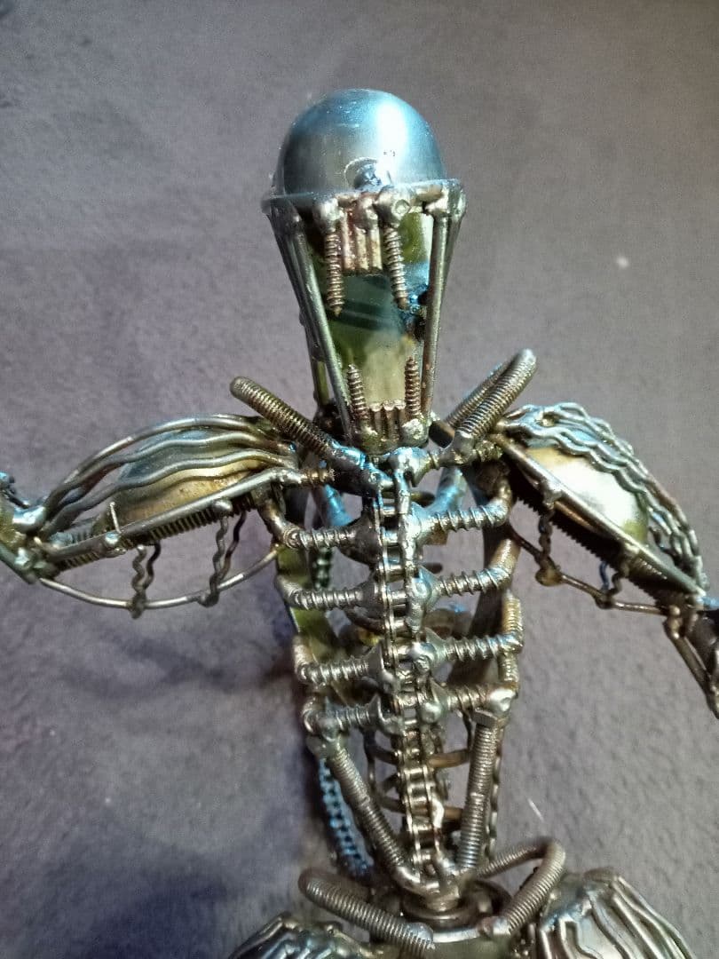 メタルアート エイリアン 廃材アート - メルカリ