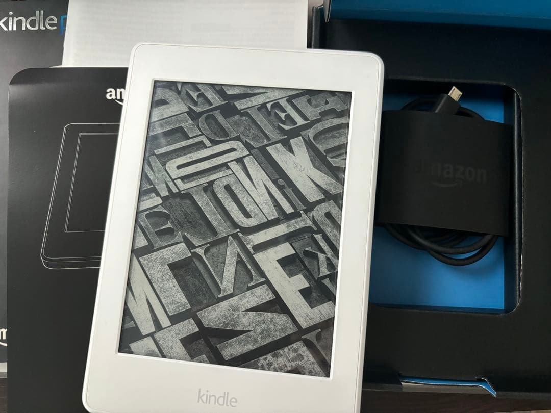 美品 Kindle マンガモデル (第7世代) 32GB白 アマゾン、約700冊のマンガを保存できる「Kindle Paperwhite マンガ