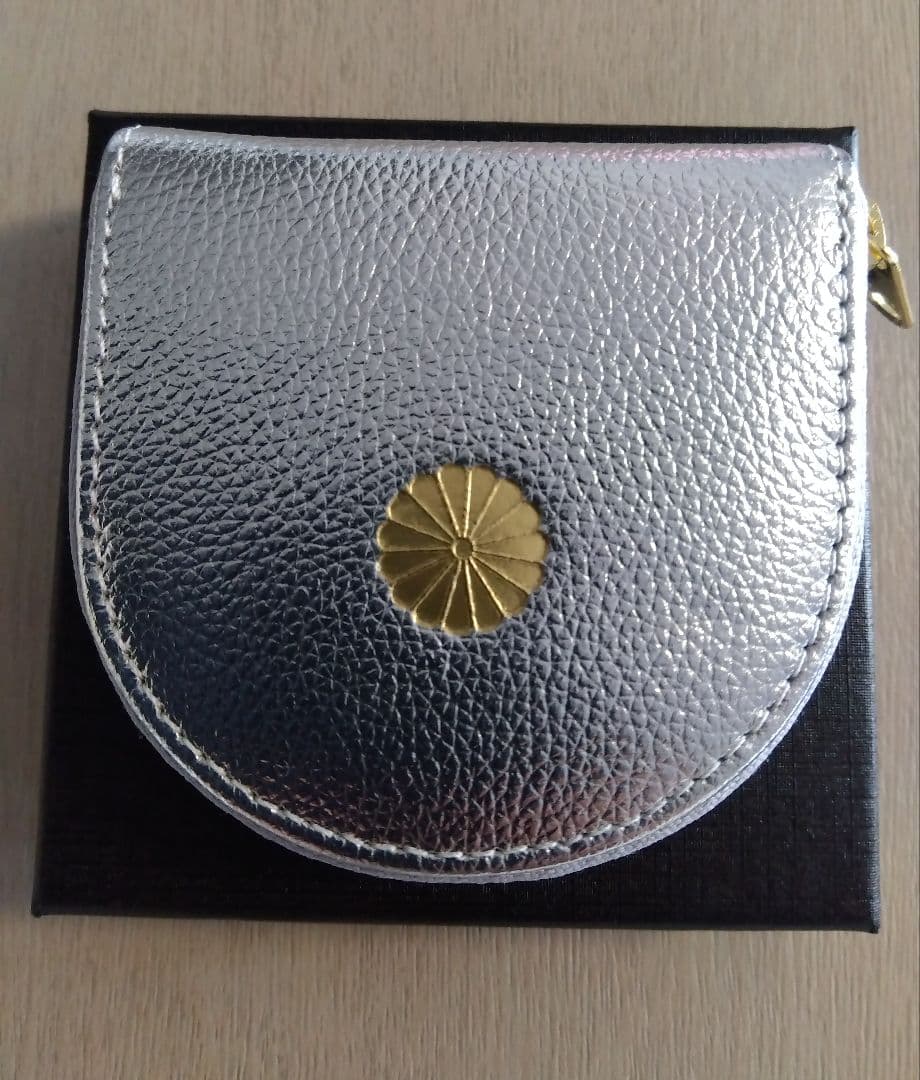 新品　皇居限定　シルバー　ケース 新品 未開封】皇居限定 長財布 シルバー｜Yahoo!フリマ（旧PayPayフリマ）
