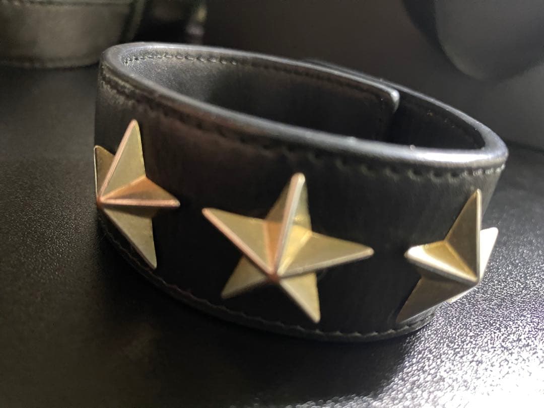 GIVENCHY レザー バングル ブレスレット スタースタッズ - メルカリ