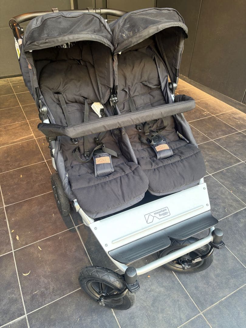 Mountain Buggy ／Duet 双子用ベビーカー／ブラック duet™ | buggies | Mountain Buggy®