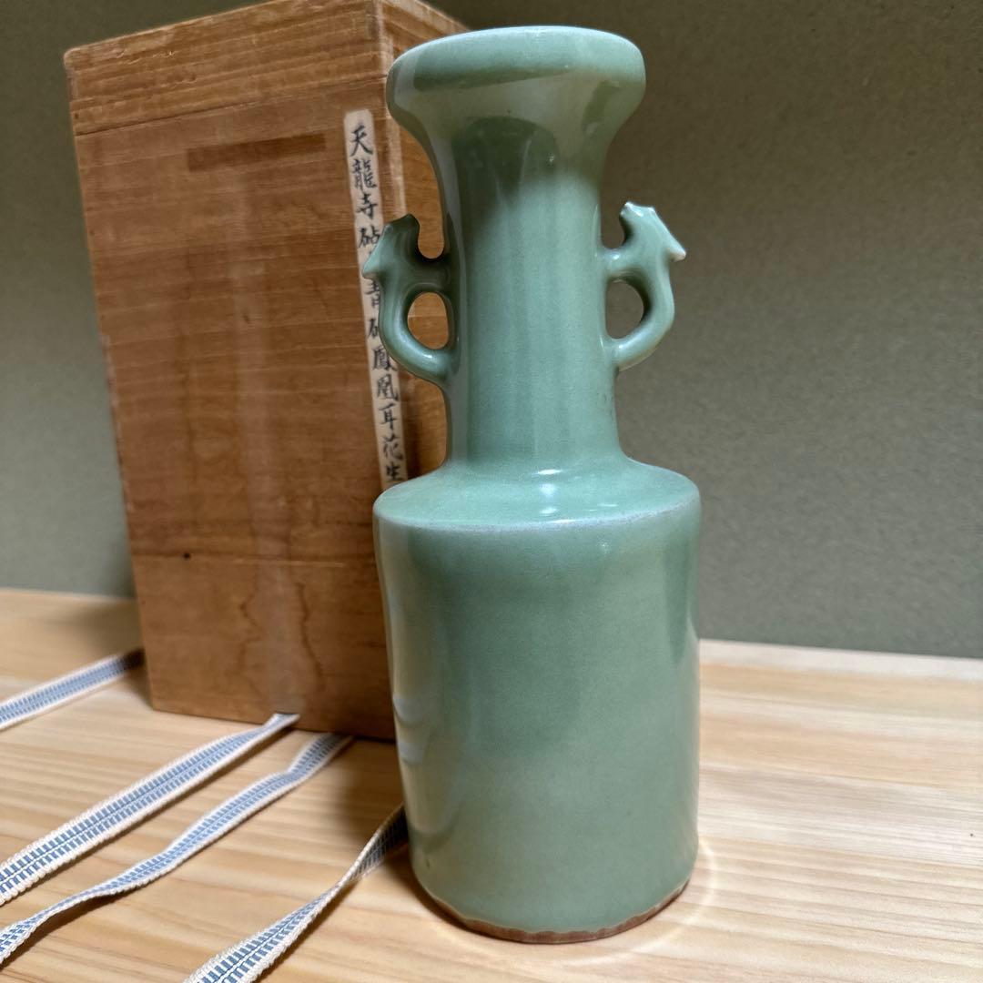 古美術 青磁花瓶 明代 龍泉窯　梅子青色 龍泉窯 りゅうせんよう | 鶴田 純久の章 お話